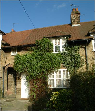 42 Asmuns Place